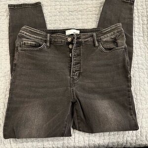 Vervet Women's Black Jeans, skinny fit.